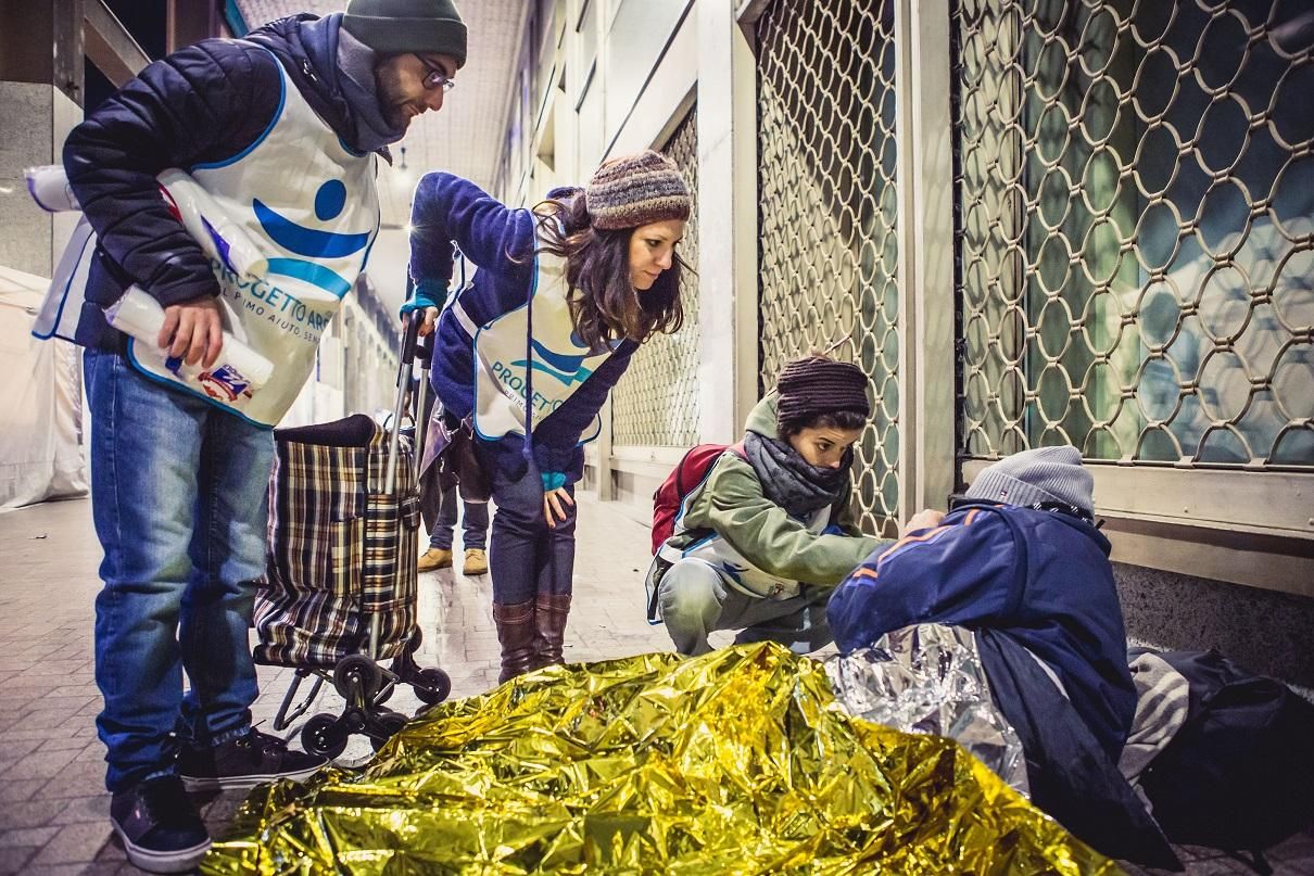 Freddo, 4.000 coperte termiche per i senzatetto - Radio Lombardia